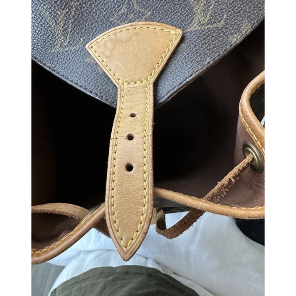 Wonderful LV Backpack - Picture 9 of 10